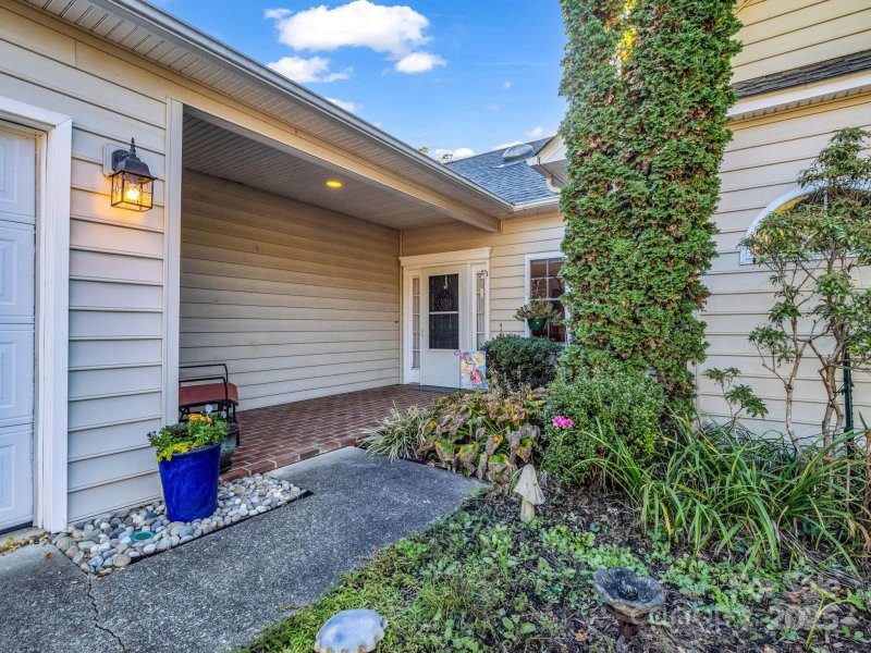 Property image 3 of 276 Cambridge Drive in DeerLake Village, Brevard, NC 28712