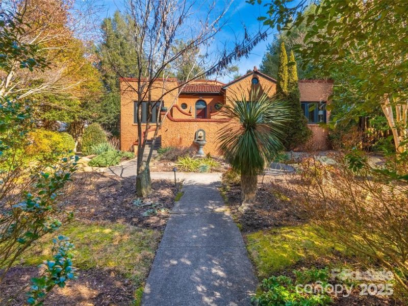 Property image 4 of 26 Sheridan Road in Kenilworth, Asheville, NC 28803