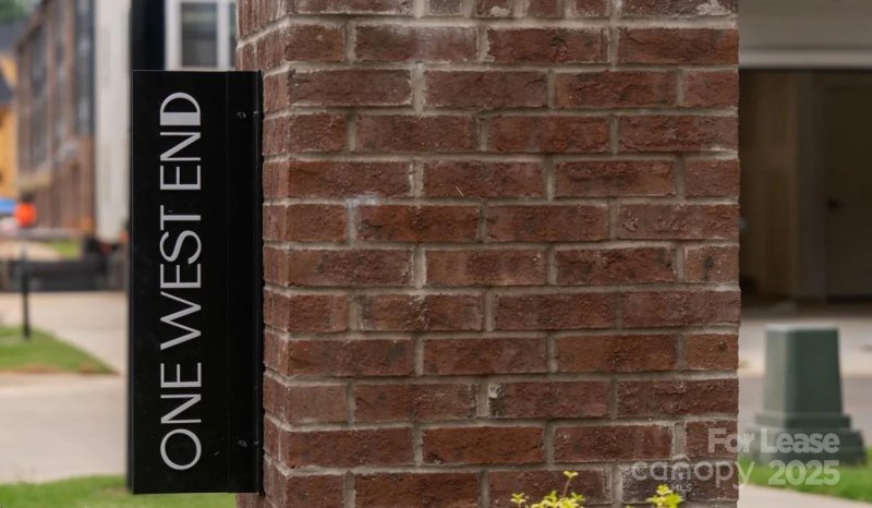 Property image 2 of 2616 Ronnach Street in Rozzelles Ferry Rd Townhomes, Charlotte, NC 28208