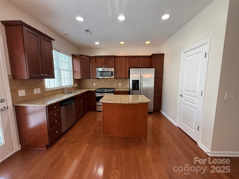 Property image 2 of 924 Lyndley Drive in Baxter Village, Fort Mill, SC 29708