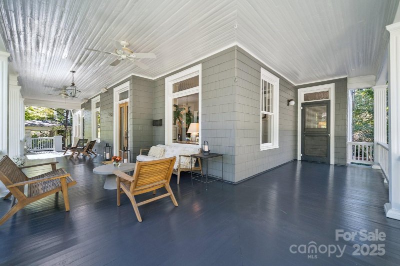 Property image 4 of 425 Clement Avenue in Elizabeth, Charlotte, NC 28204