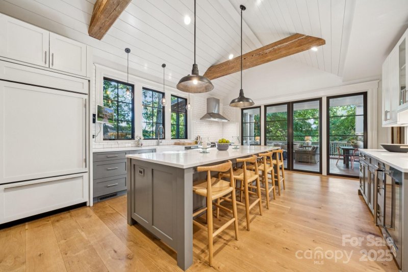 Property image 5 of 425 Clement Avenue in Elizabeth, Charlotte, NC 28204