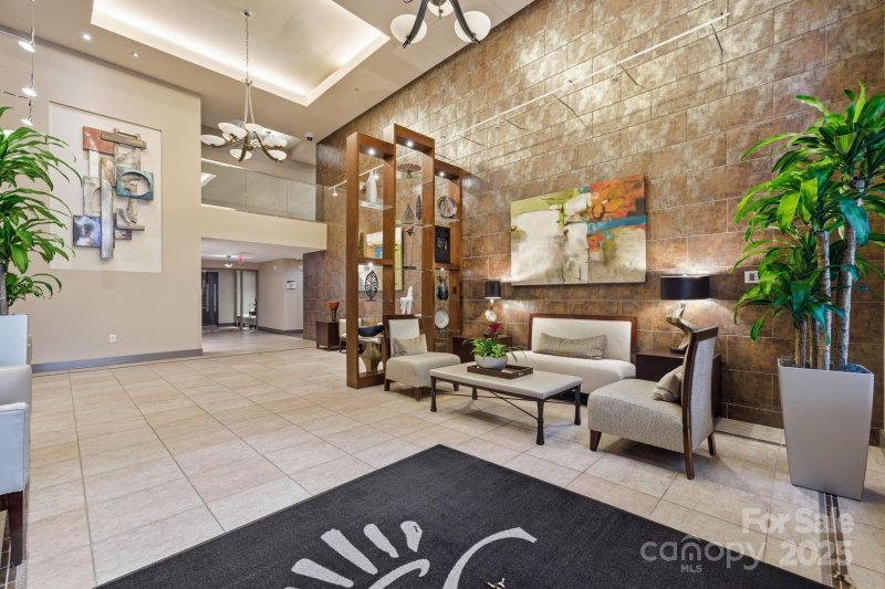 Property image 2 of 701 Royal Court in Dilworth, Charlotte, NC 28202