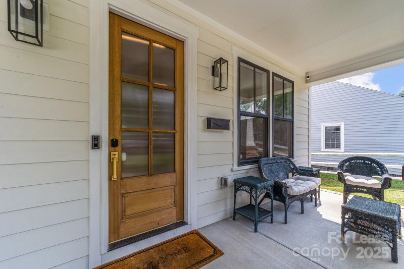 Property image 2 of 304 Keswick Avenue in Lockewood, Charlotte, NC 28206