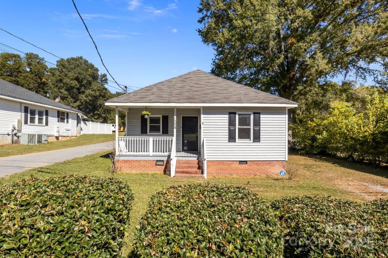 Property image 2 of 1004 Plymouth Street in Textiles Inc Myrtle Mill, Gastonia, NC 28054