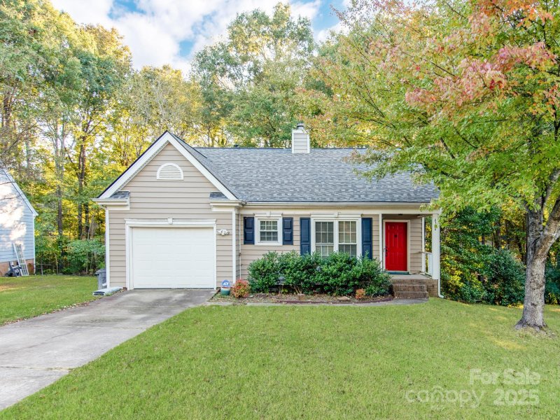 Property image 2 of 8318 David Lee Lane in Morris Village, Charlotte, NC 28227