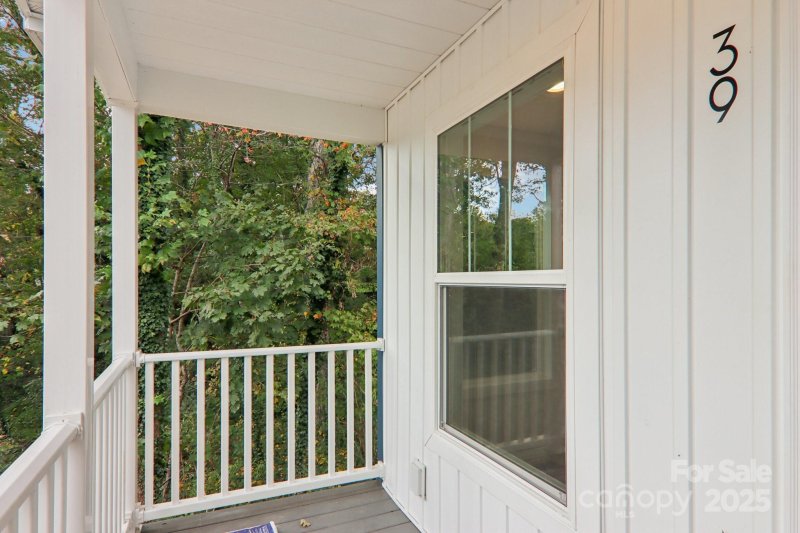 Property image 4 of 39 Cherokee Road in SULPHUR SPRINGS PARK, Asheville, NC 28806