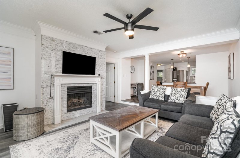 Property image 4 of 9041 J M Keynes Drive in Lakeshore Village, Charlotte, NC 28262