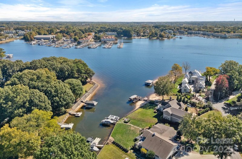 Property image 2 at 18026 Whispering Oaks Drive, Cornelius, NC 28031