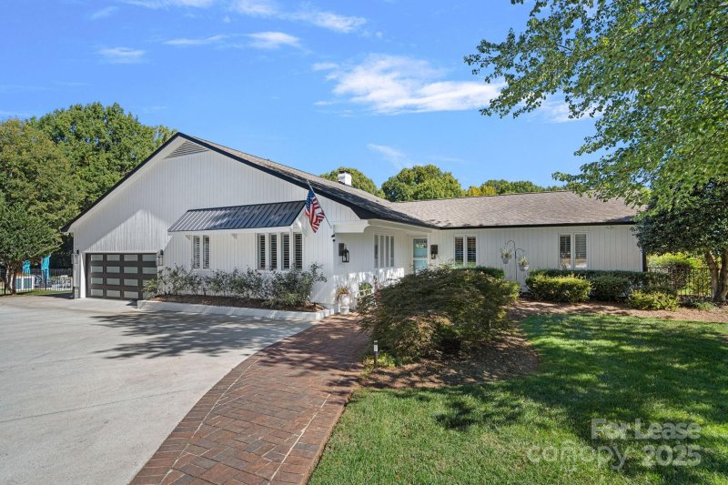 Property image 3 at 18026 Whispering Oaks Drive, Cornelius, NC 28031