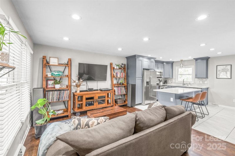 Property image 3 of 3932 Slagle Drive in Shannon Park, Charlotte, NC 28215