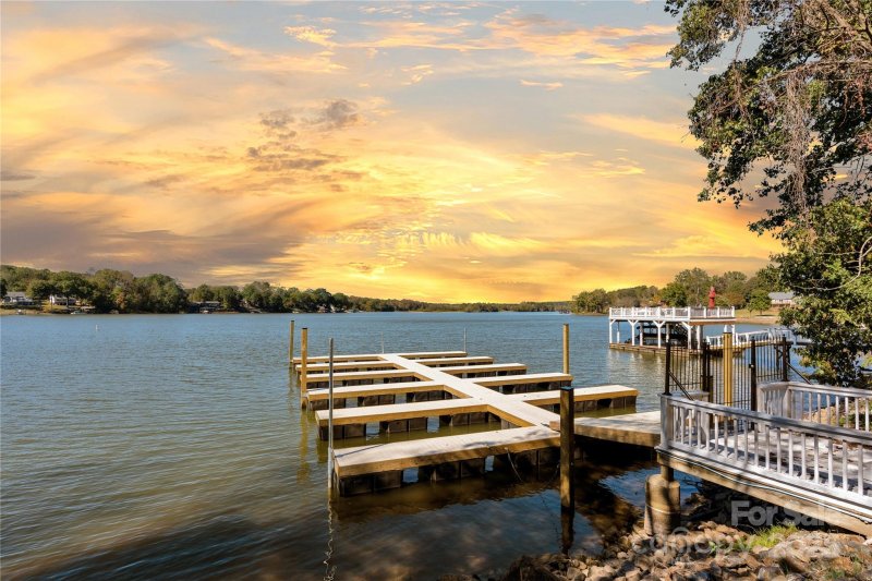 Property image 2 of 221 Grayrock Drive in Grayrock Shoals, Statesville, NC 28677