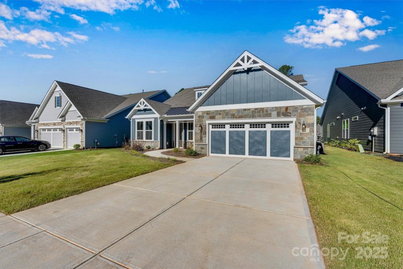 Property image 2 of 13214 Cozy Court in Cresswind, Charlotte, NC 28215