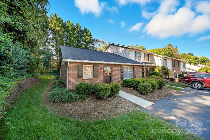 Property image 2 of 717 21st Avenue in Colony Square, Hickory, NC 28601