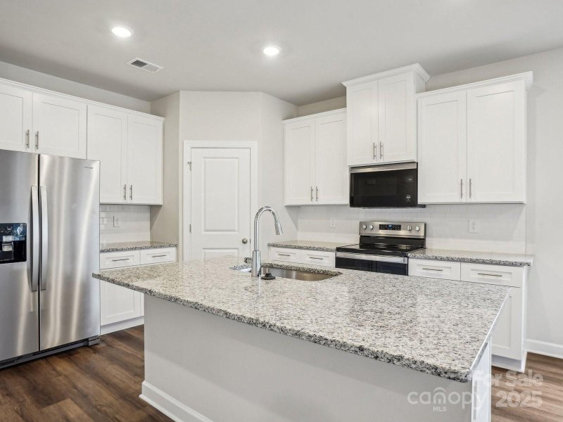 Property image 3 of 2100 Sunflower Circle in Buffalo Ridge, Newton, NC 28658