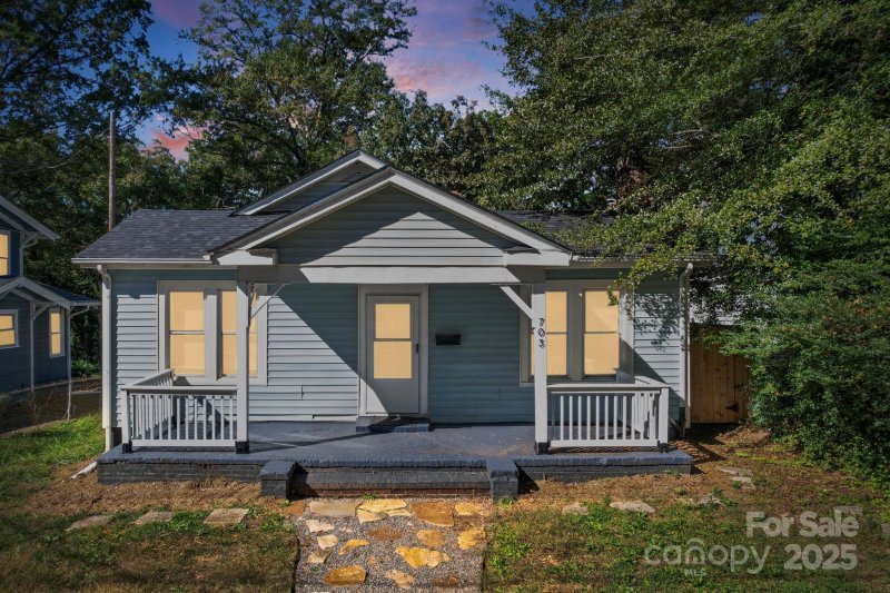 Property image 2 of 703 S South Street in York Chester, Gastonia, NC 28052