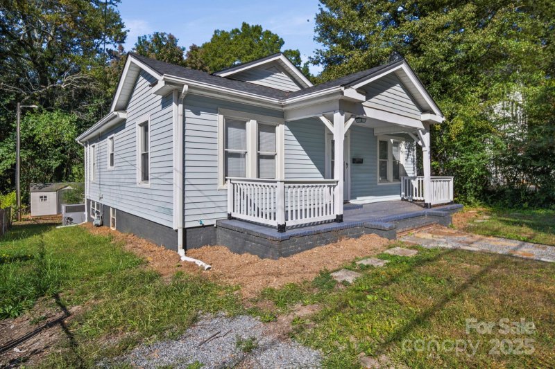 Property image 3 of 703 S South Street in York Chester, Gastonia, NC 28052