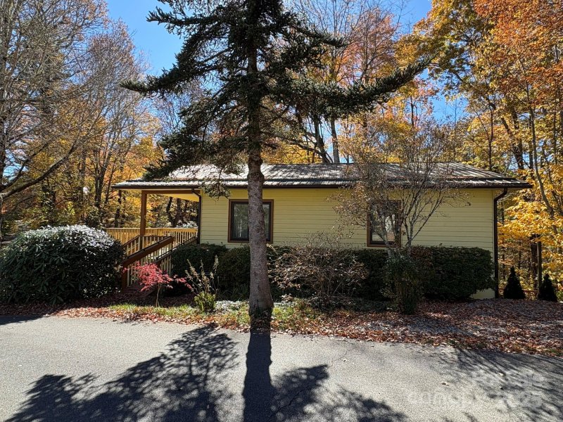 Property image 4 of 6 Ridgewood Lane in Linville Land Harbor, Newland, NC 28657