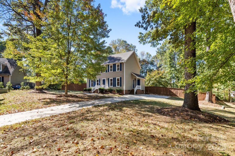 Property image 3 of 19603 Whilehaven Court in Wellsley Village, Cornelius, NC 28031
