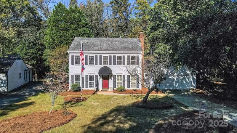 Property image 2 of 2425 Bergen Court in Oberbeck Farm, Charlotte, NC 28210