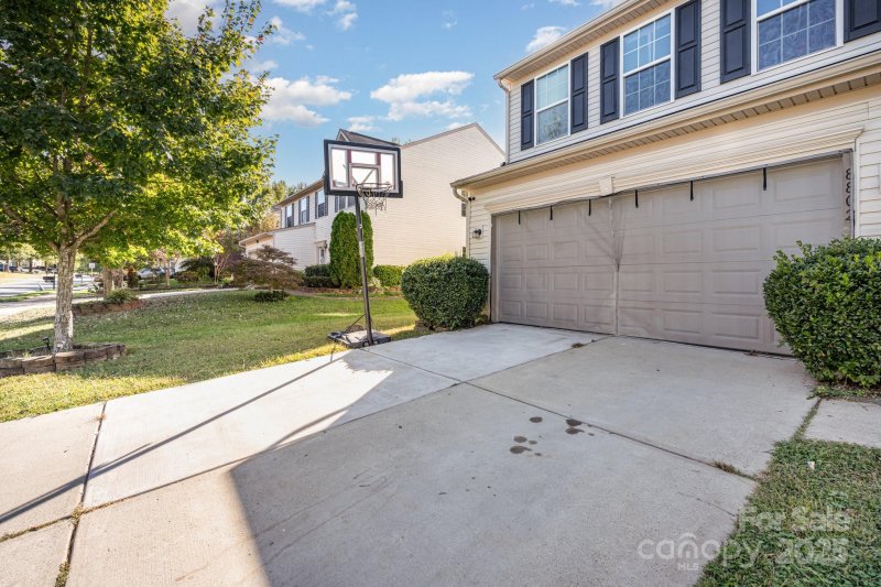 Property image 3 of 8802 Goldfields Drive in Applegate, Charlotte, NC 28227