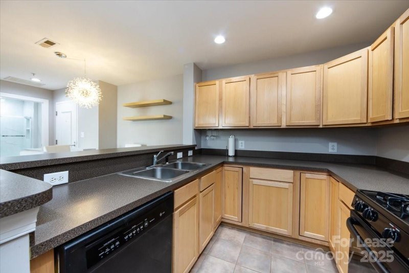 Property image 3 of 718 Trade Street in Gateway Plaza, Charlotte, NC 28202