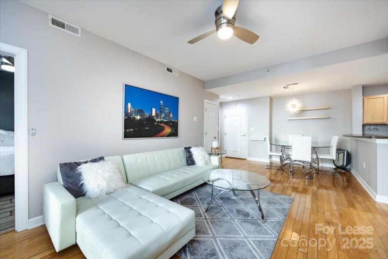 Property image 4 of 718 Trade Street in Gateway Plaza, Charlotte, NC 28202