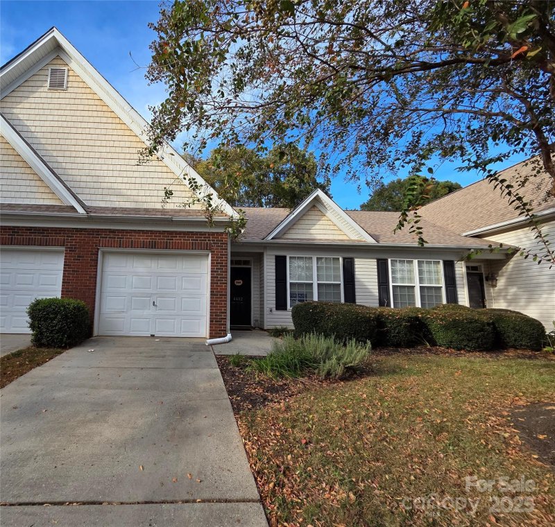 Property image 2 of 4412 Glenlea Commons Drive in Glenlea Park, Charlotte, NC 28216