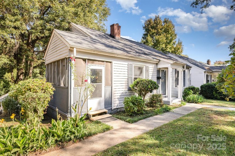 Property image 2 of 328 Keswick Avenue in Lockewood, Charlotte, NC 28206