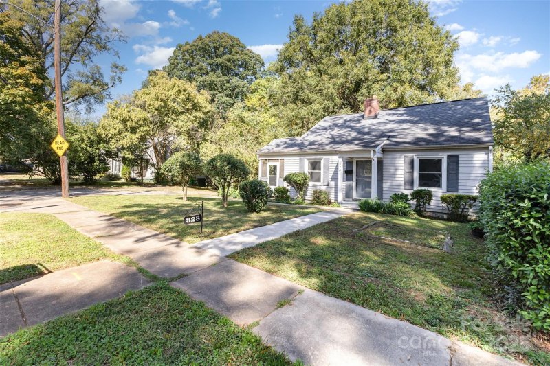 Property image 3 of 328 Keswick Avenue in Lockewood, Charlotte, NC 28206