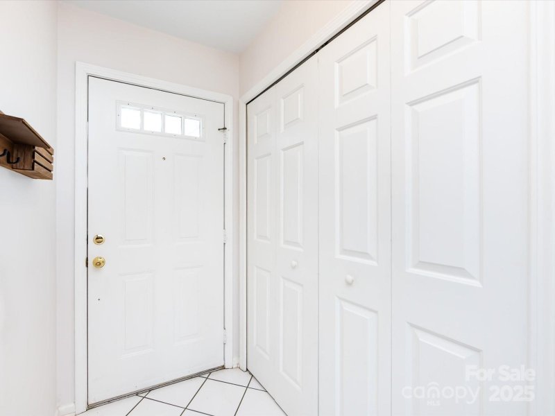 Property image 5 of 1240 Maple Shade Lane in Sardis Glen, Charlotte, NC 28270