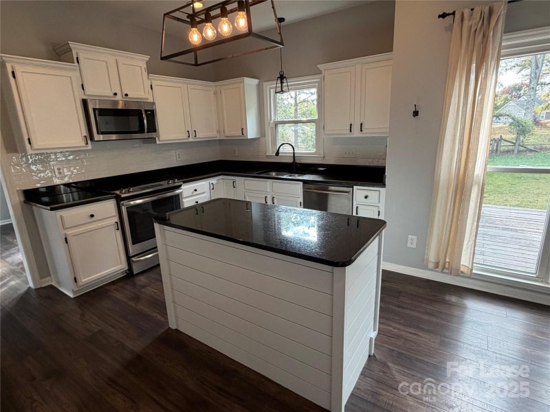 Property image 2 of 8605 Tamarron Drive in Landen Meadows, Charlotte, NC 28277