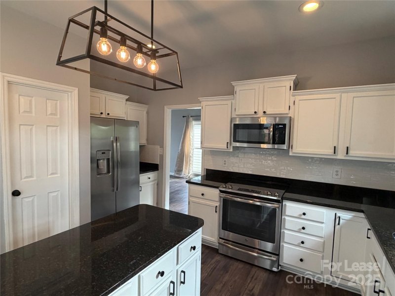 Property image 3 of 8605 Tamarron Drive in Landen Meadows, Charlotte, NC 28277