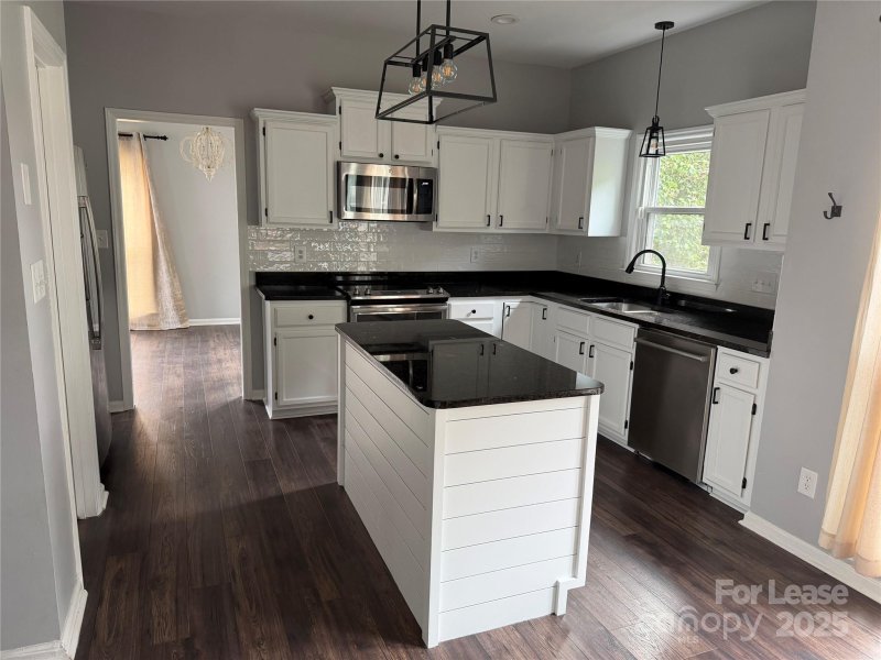 Property image 4 of 8605 Tamarron Drive in Landen Meadows, Charlotte, NC 28277