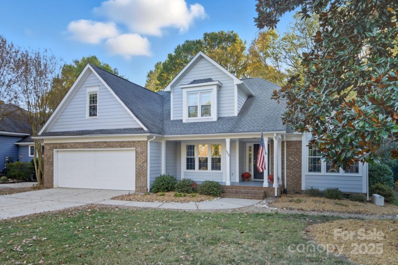 Crown Colony, Charlotte Community