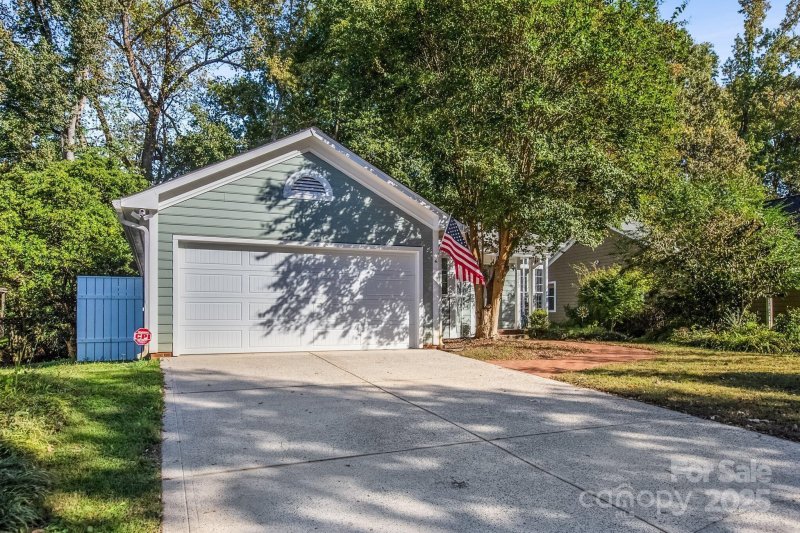 Property image 2 of 10313 Ashley Farm Drive in Ashley Farms, Matthews, NC 28105