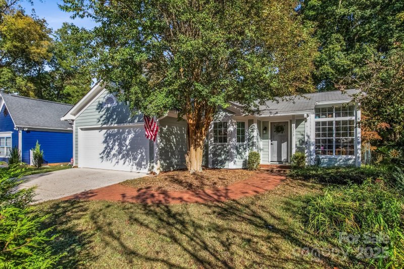 Property image 3 of 10313 Ashley Farm Drive in Ashley Farms, Matthews, NC 28105