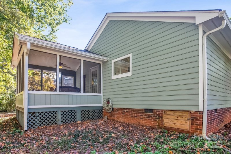 Property image 4 of 10313 Ashley Farm Drive in Ashley Farms, Matthews, NC 28105