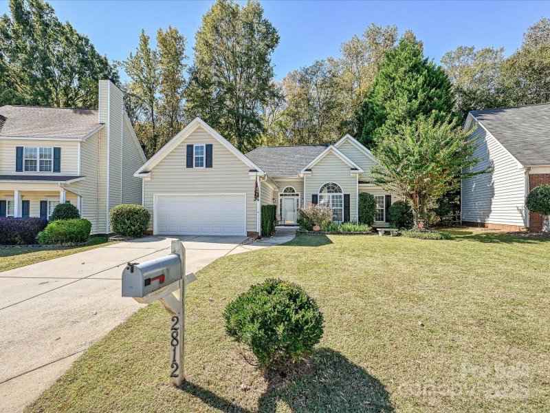 Property image 2 of 2812 Huckleberry Hill Drive in Regent Park, Fort Mill, SC 29715