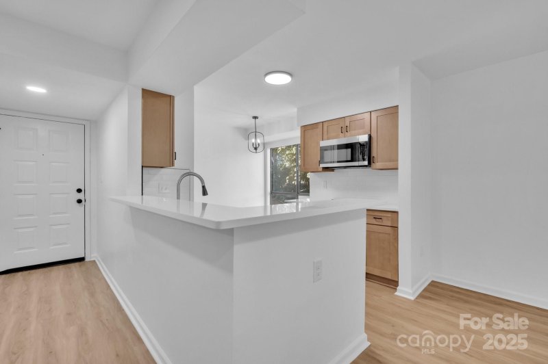 Property image 4 of 5727 Dockside Drive in Brandywine, Charlotte, NC 28227