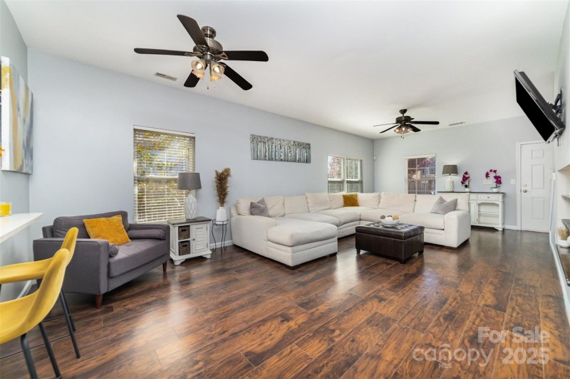 Property image 5 of 3407 Charterhall Lane in Buckleigh, Charlotte, NC 28215