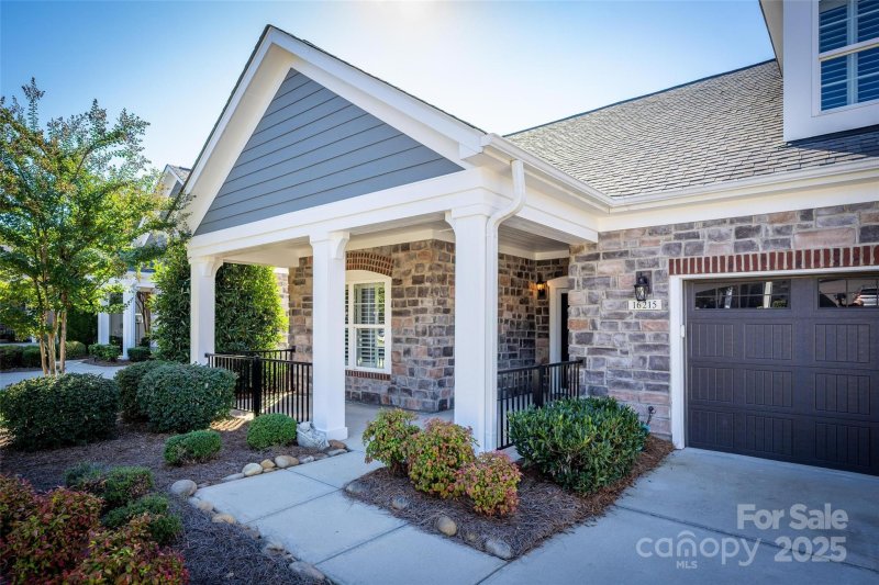 Property image 3 of 16215 Lakeside Loop Lane in The Courtyards on Lake Norman, Cornelius, NC 28031
