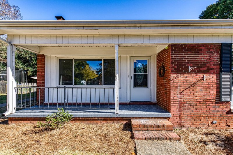 Property image 2 of 1913 Optimist Lane in Eastway Park, Charlotte, NC 28205