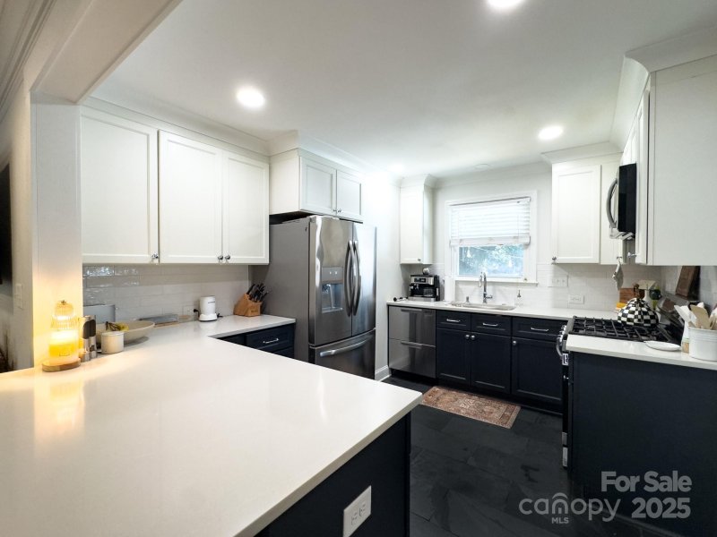 Property image 4 of 5415 Larchmont Avenue in Shannon Park, Charlotte, NC 28215