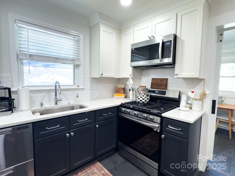 Property image 5 of 5415 Larchmont Avenue in Shannon Park, Charlotte, NC 28215