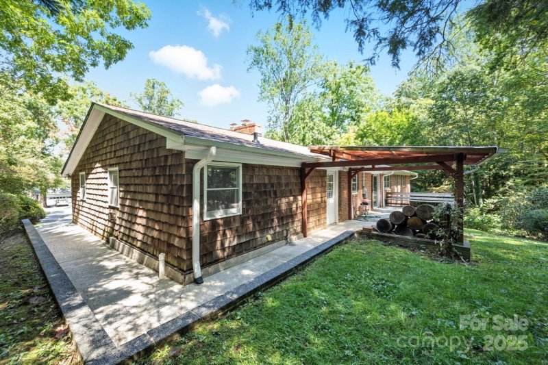 Property image 3 of 109 Rusty Lane in Stoney Mtn Estates, Hendersonville, NC 28791