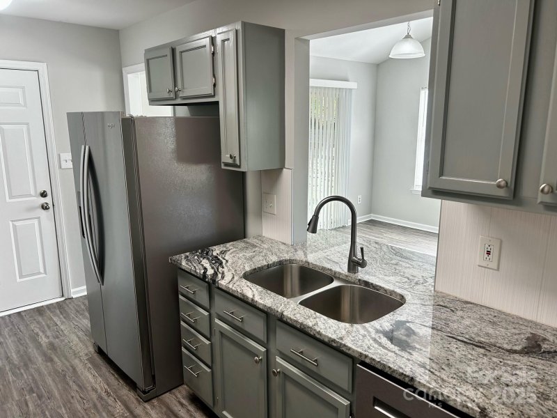 Eagle Nest, Charlotte Community