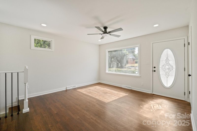 Property image 4 of 2409 Abelwood Road in University Park, Charlotte, NC 28216