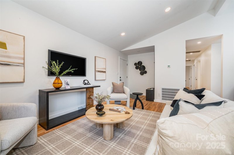 Property image 2 of 4042 Whipple Place in Shamrock Hills, Charlotte, NC 28215