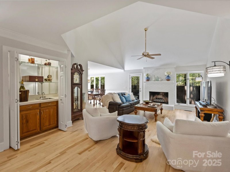 Property image 4 of 4400 Pendale Road in Belingrath, Charlotte, NC 28210